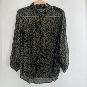 ROCK & REPUBLIC Chic Sheer Fatigue Print Blouse/ Tunic Size L